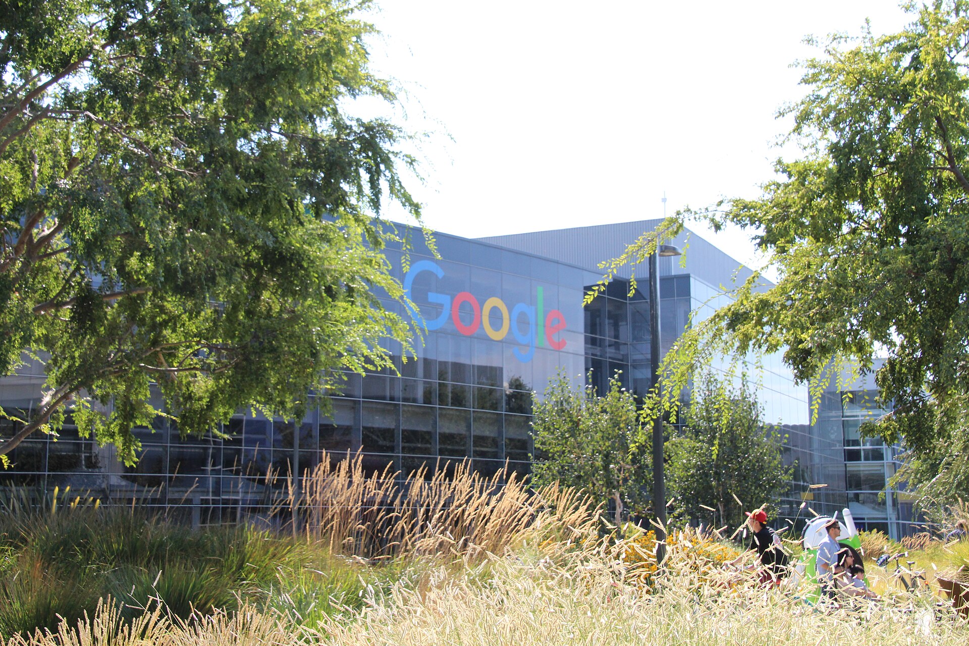 Миллиард пользователей Gemini превращает гонку искусственного интеллекта Google в тест на привычку