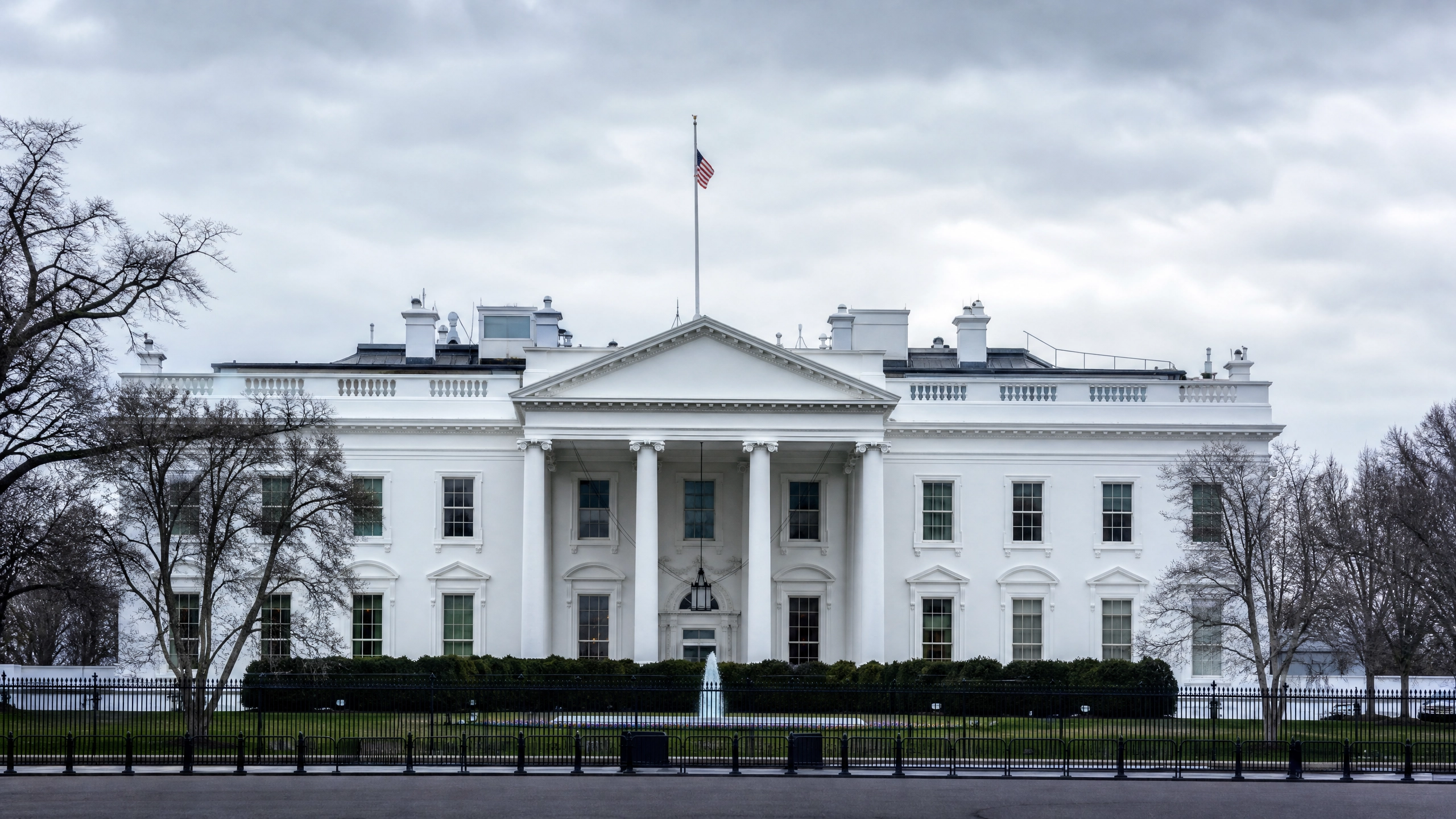 Теневая политика ИИ Трампа показывает, что дерегулирование всё ещё может управлять отраслью